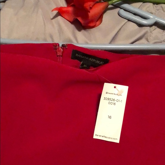 NWT-Hot Red Skirt by Banana Republic - Picture 3 of 4